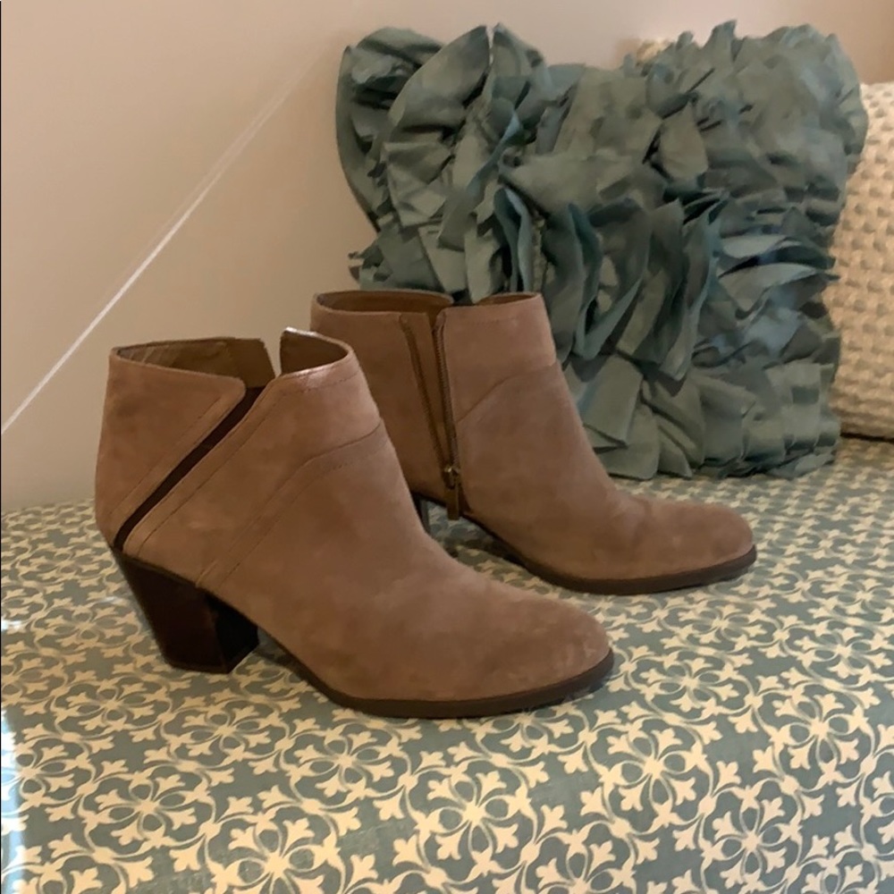 Suede tan booties